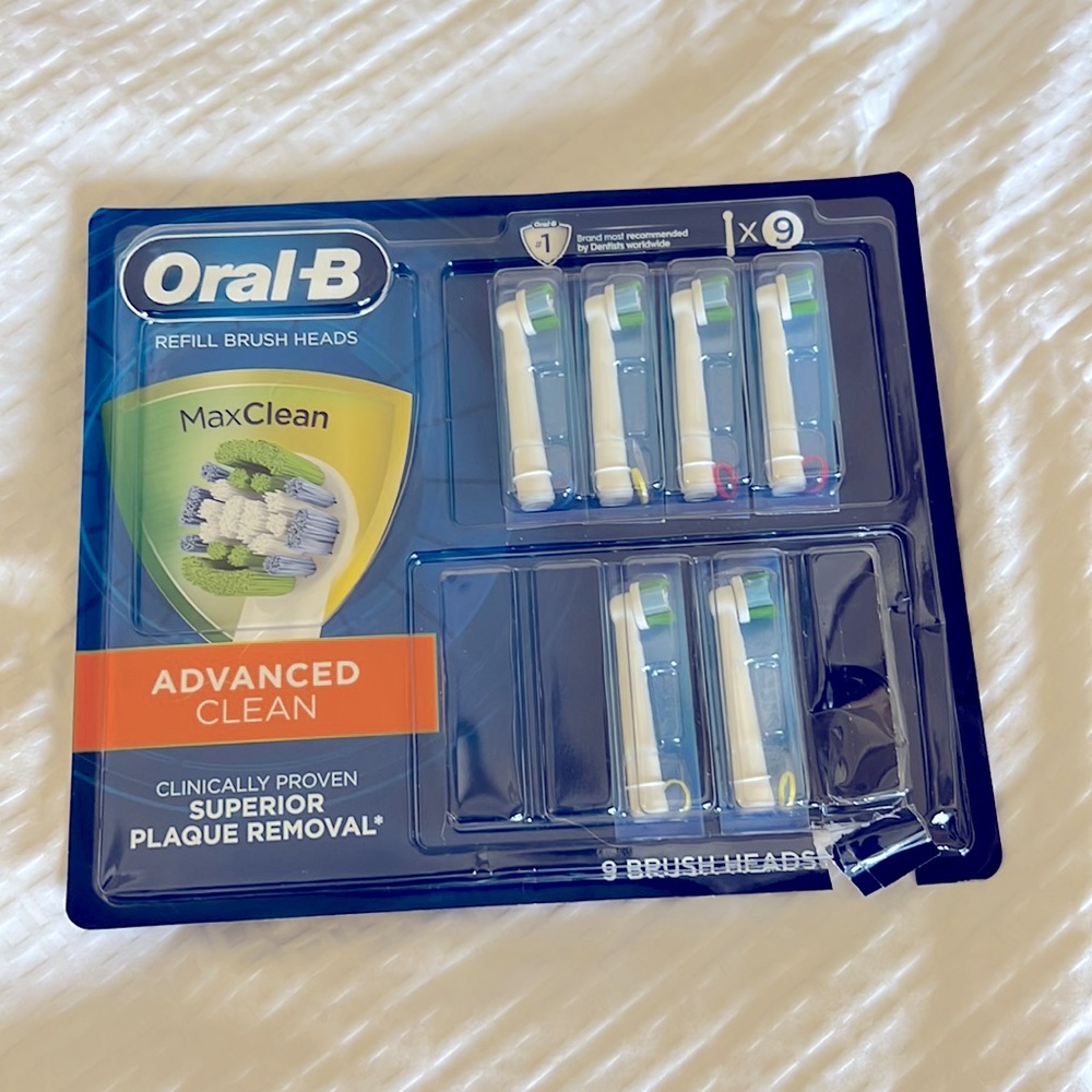 Oral-B Refill Toothbrush Heads, 6 Heads - NWT.